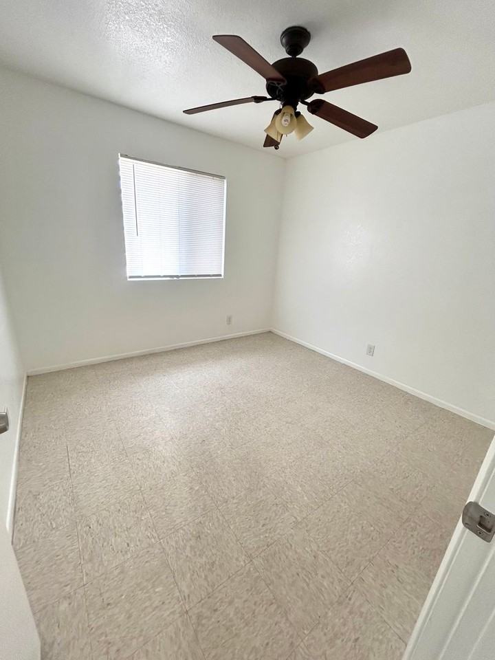 6547 49 Palms Ave - Photo 6 of 13