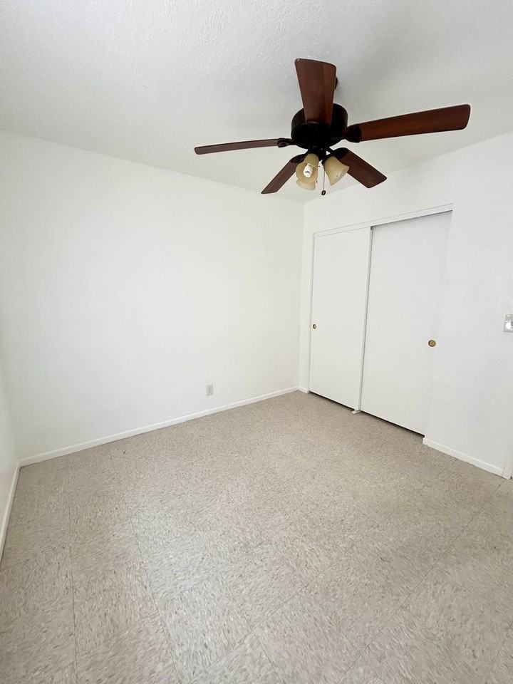 6547 49 Palms Ave - Photo 7 of 13