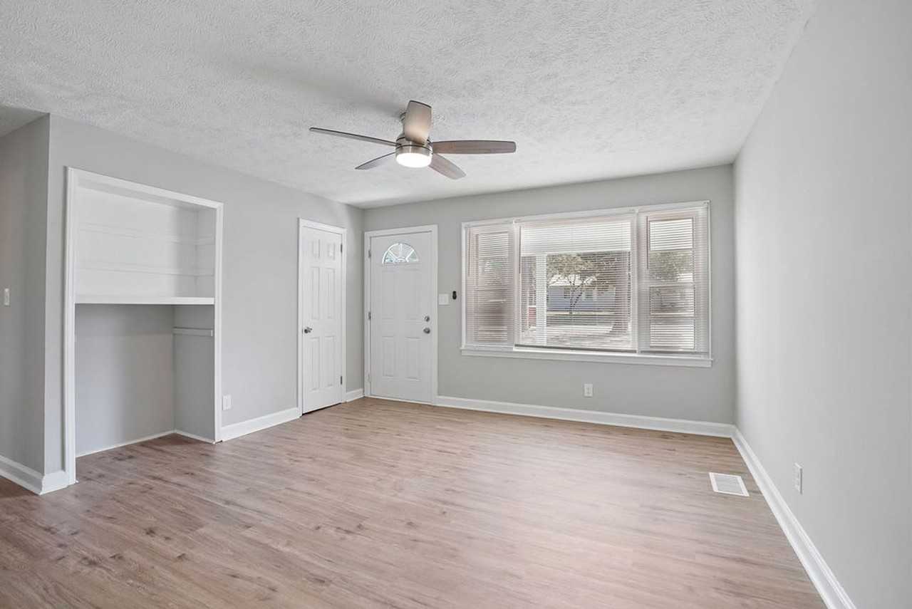 2312 Enloe St - Photo 6 of 25