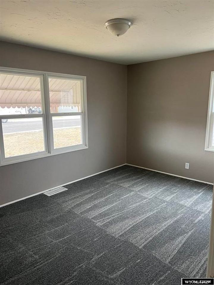 1913 S Washington St - Photo 3 of 13