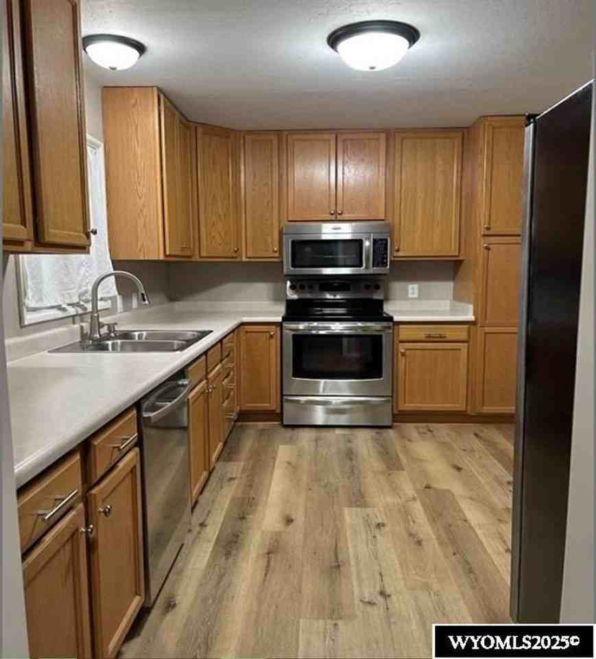 1913 S Washington St - Photo 6 of 13