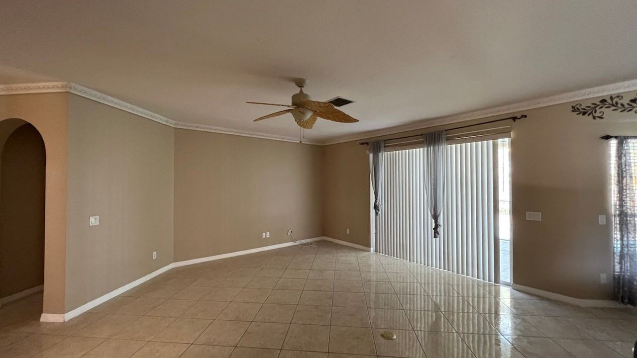 6529 Lake Pembroke Pl - Photo 4 of 22