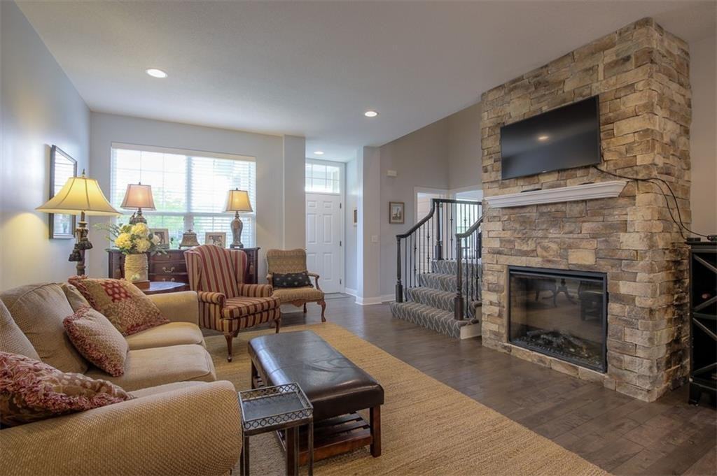 15753 Foster St - Photo 3 of 24