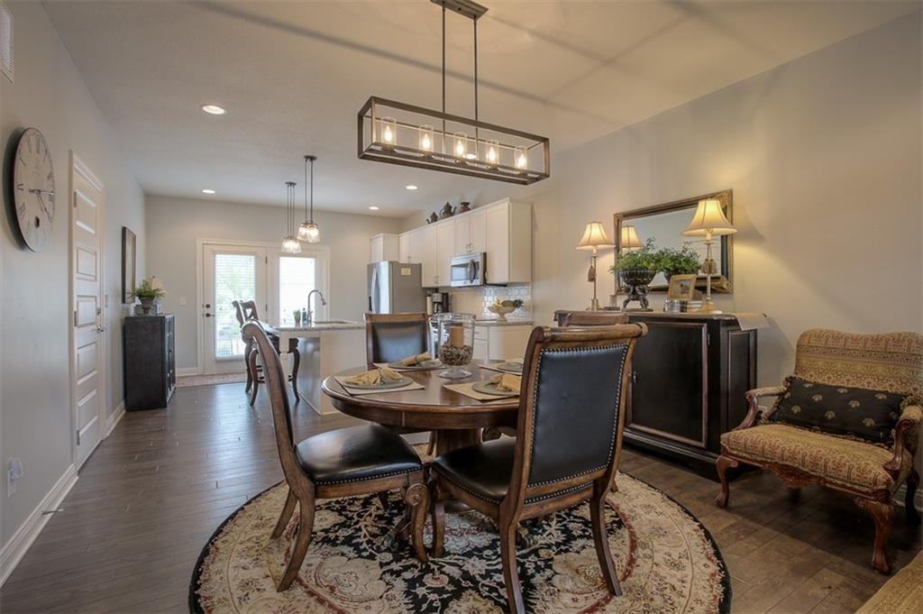 15753 Foster St - Photo 4 of 24