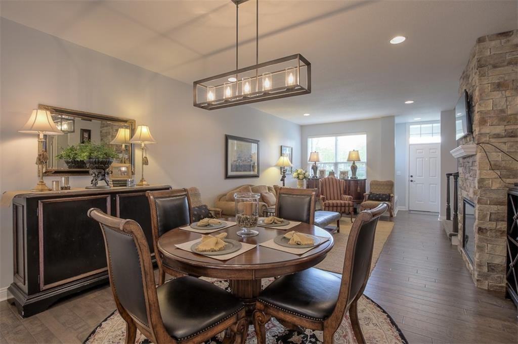 15753 Foster St - Photo 5 of 24