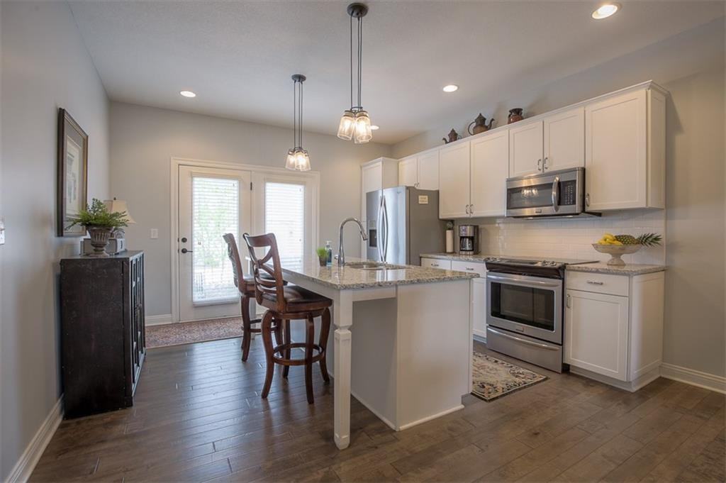 15753 Foster St - Photo 6 of 24