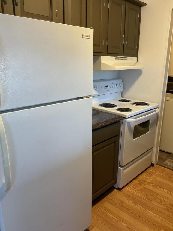 410 Briar Mnr - Photo 3 of 15