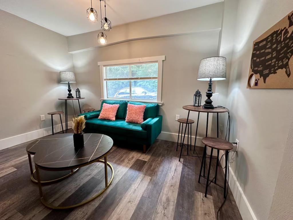 1018 Zahniser St - Photo 3 of 26