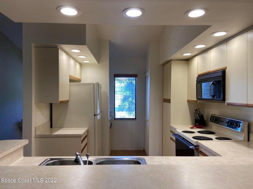 1039 Country Club Dr - Photo 5 of 14