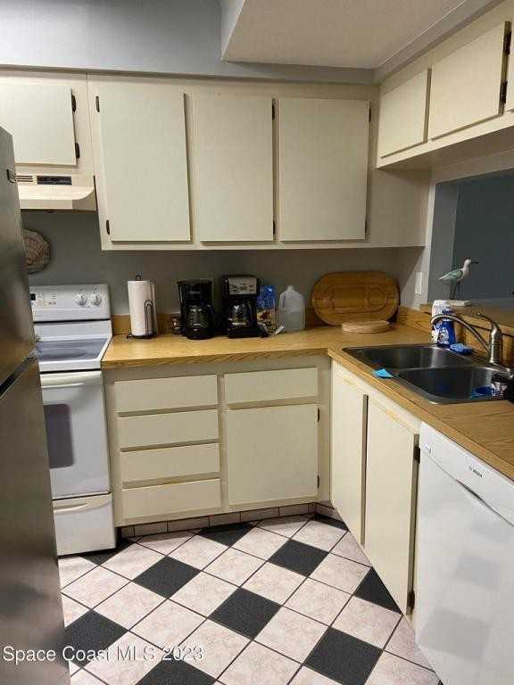 2467 S Washington Ave - Photo 3 of 13