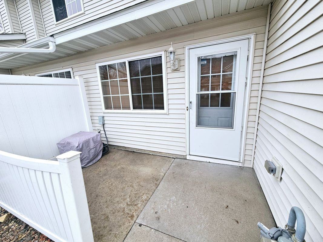 2639 Yellowstone Dr - Photo 2 of 21