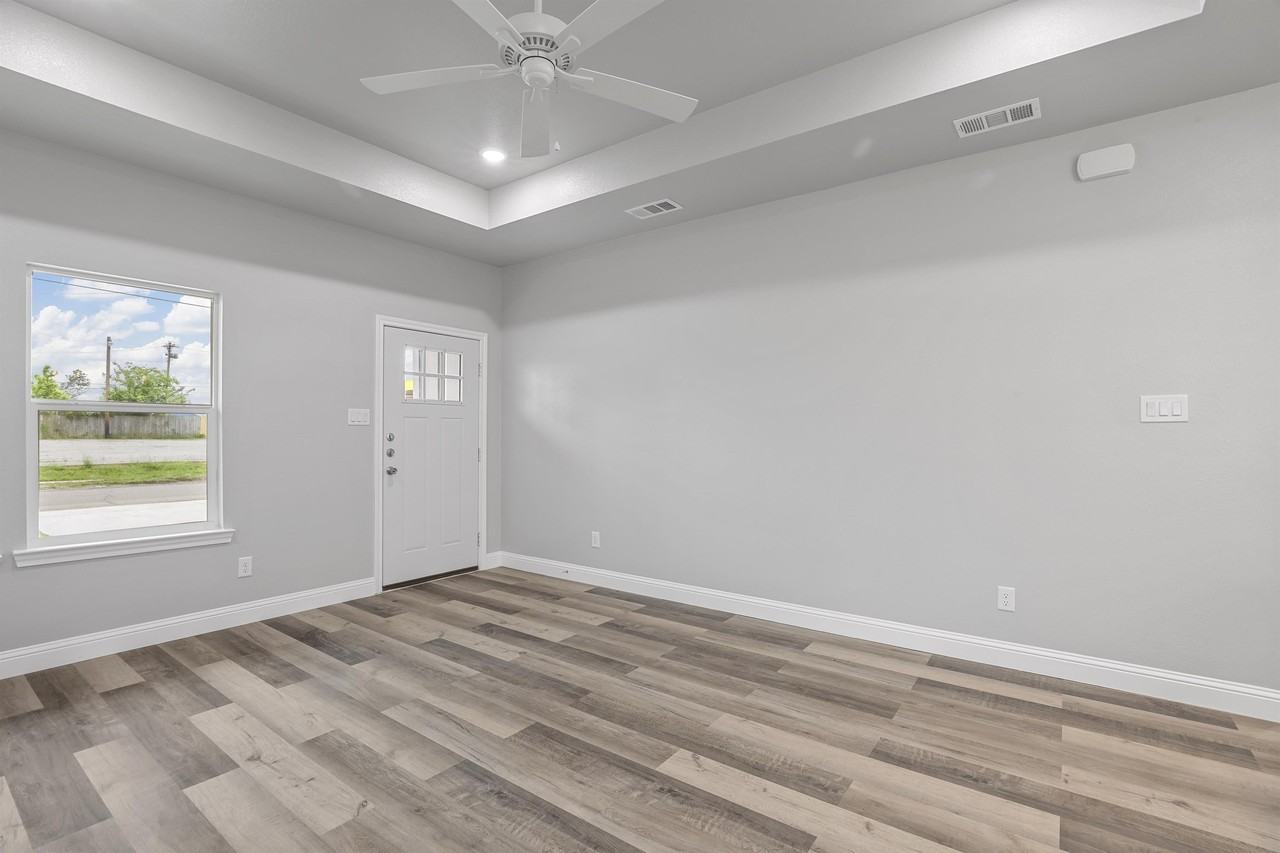 2704 Jones St #A - Photo 6 of 13