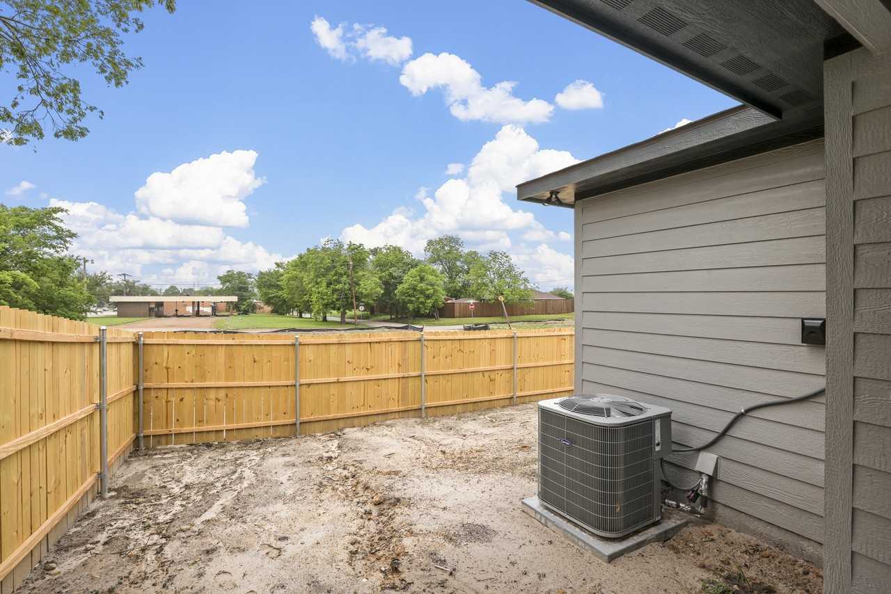 2704 Jones St #A - Photo 7 of 13