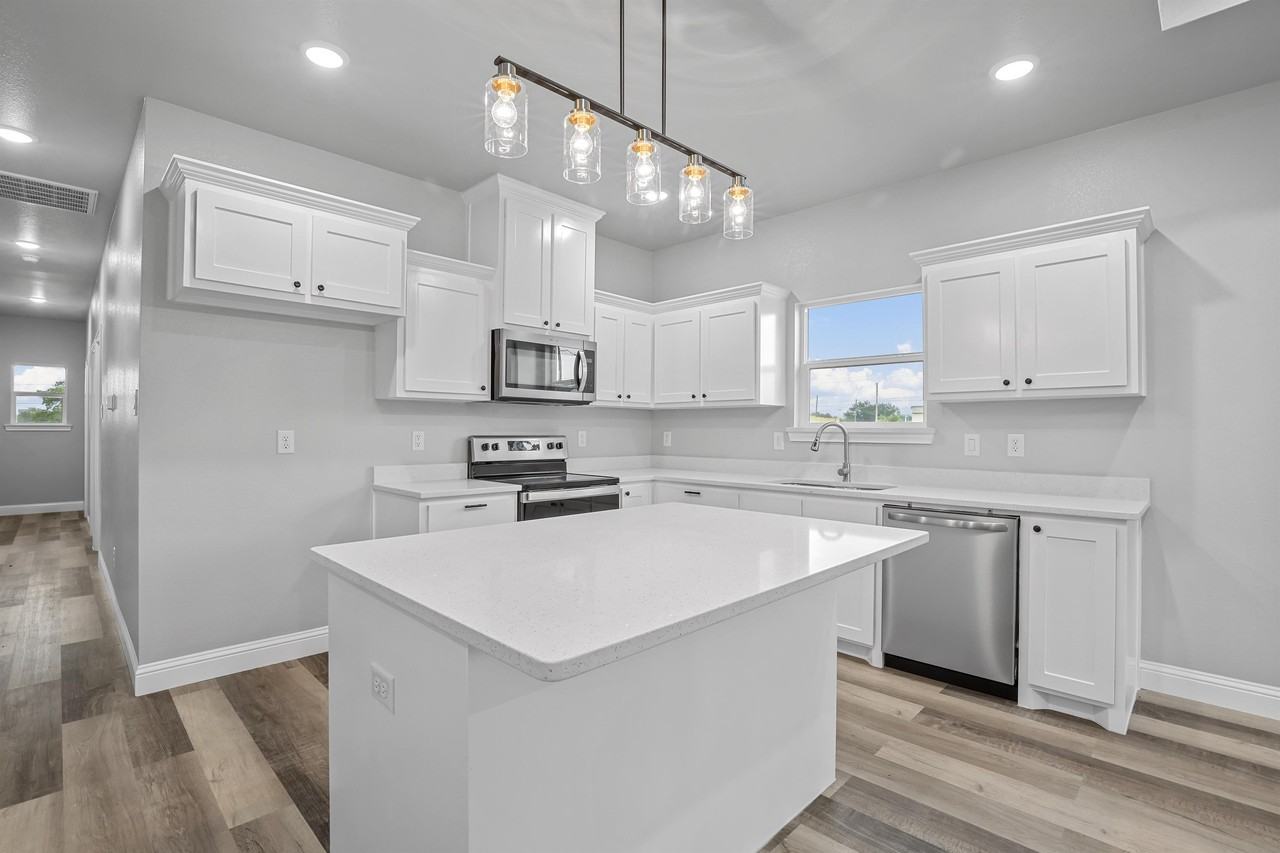 2704 Jones St #A - Photo 4 of 13