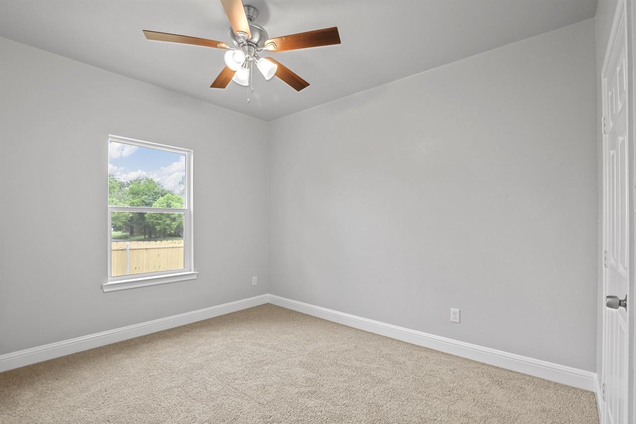 2704 Jones St #A - Photo 6 of 13