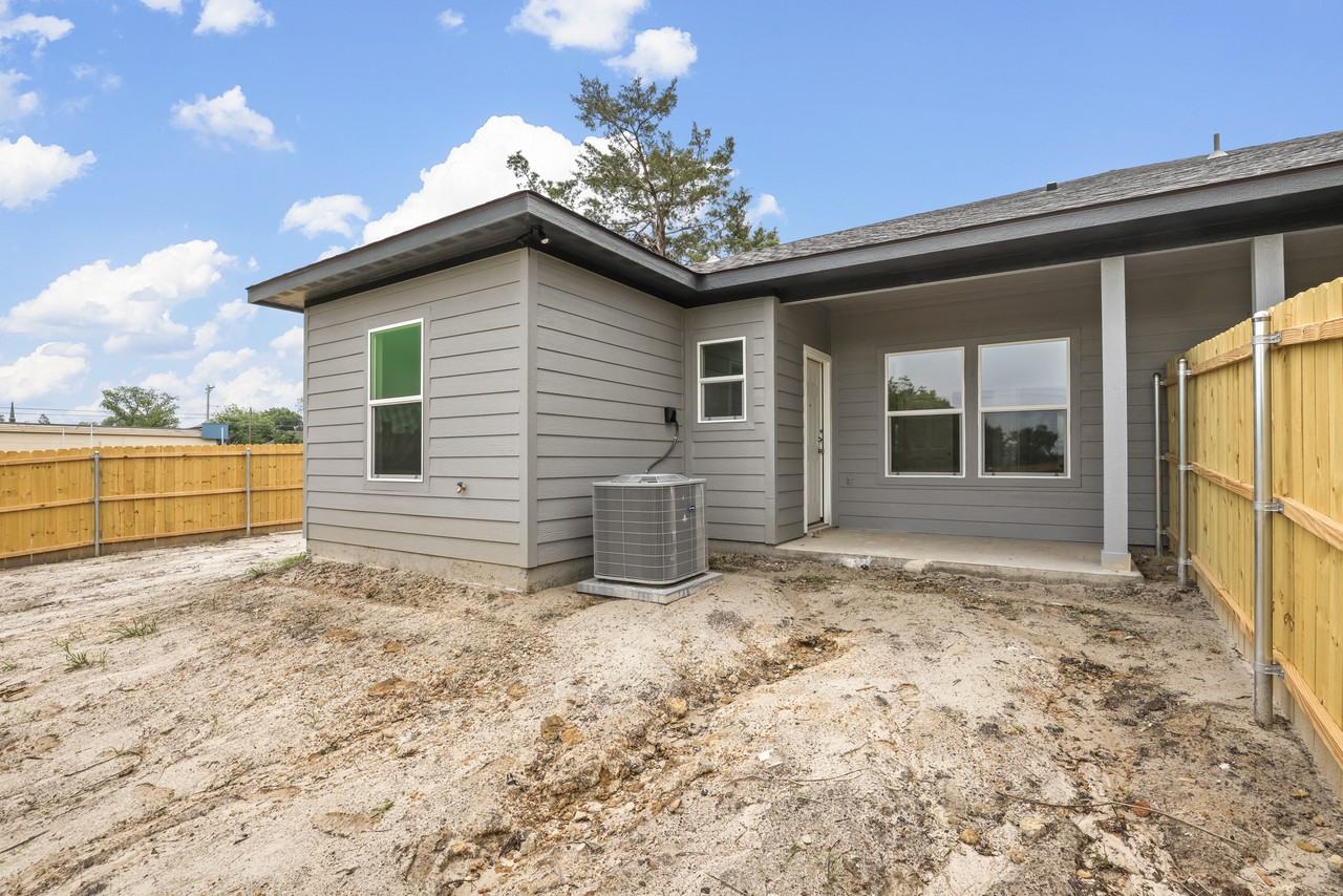 2704 Jones St #A - Photo 2 of 13