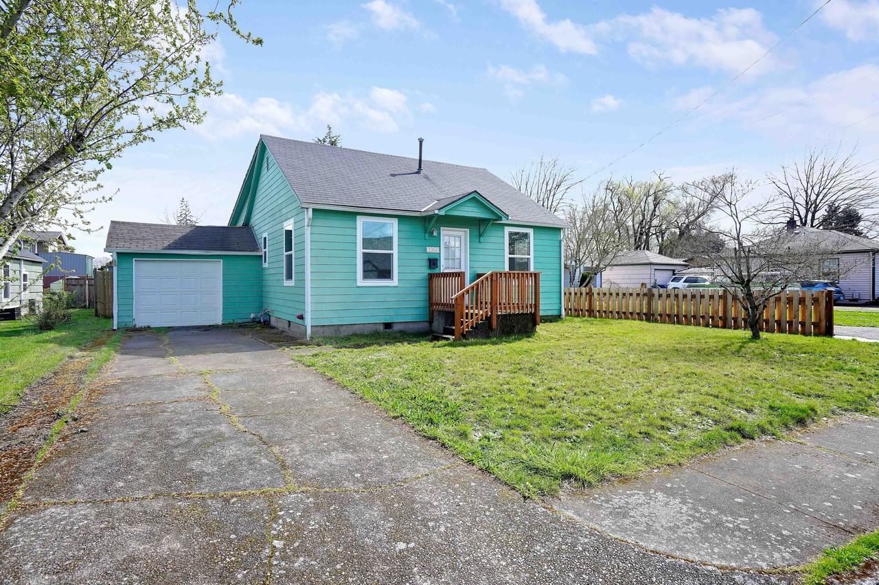 3360 Abrams Ave Ne - Photo 2 of 34