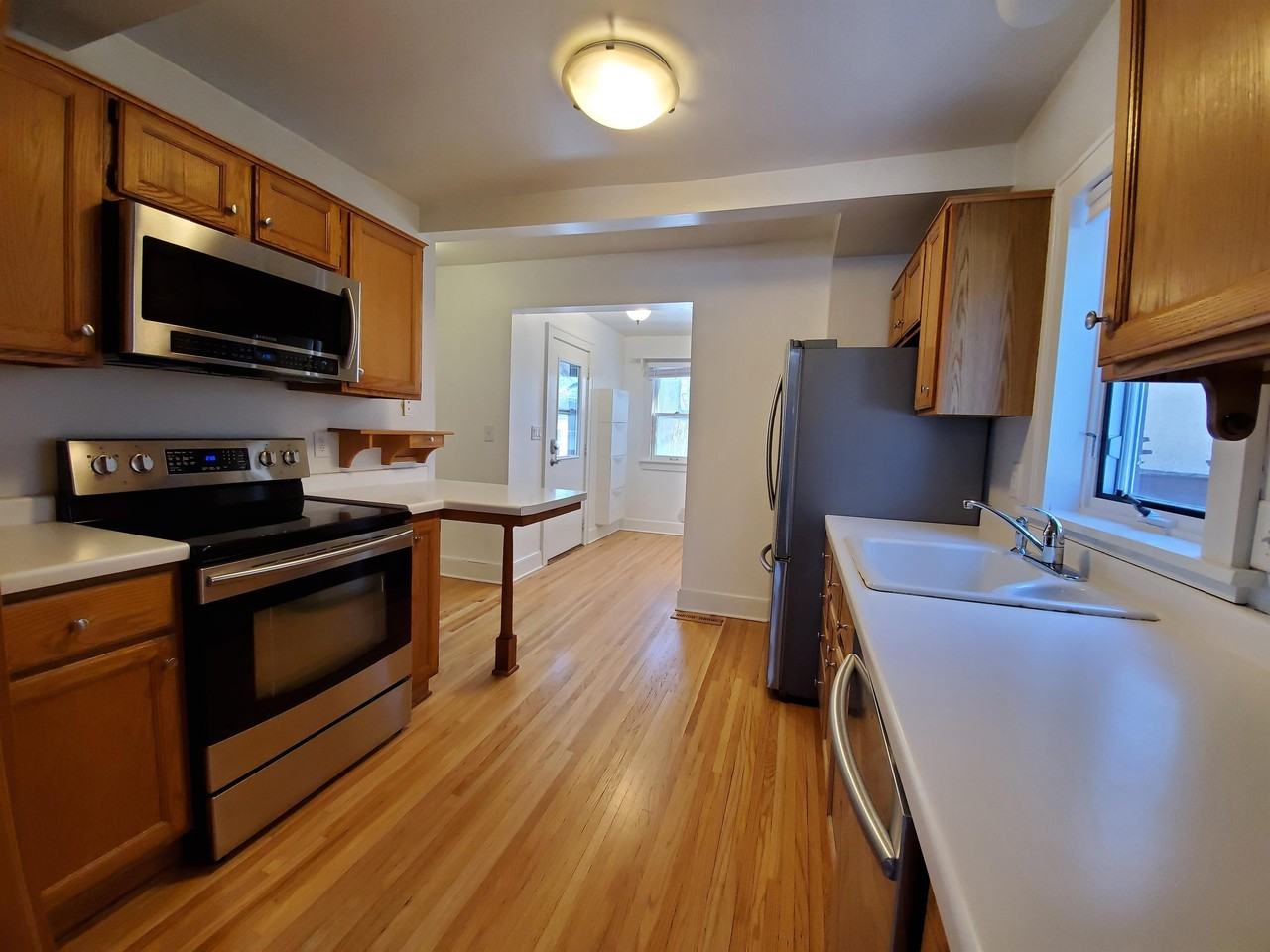 1112 6th Ave Se - Photo 2 of 20