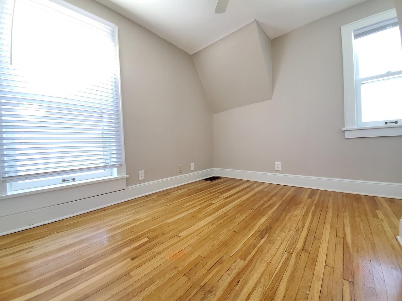 1112 6th Ave Se - Photo 3 of 20