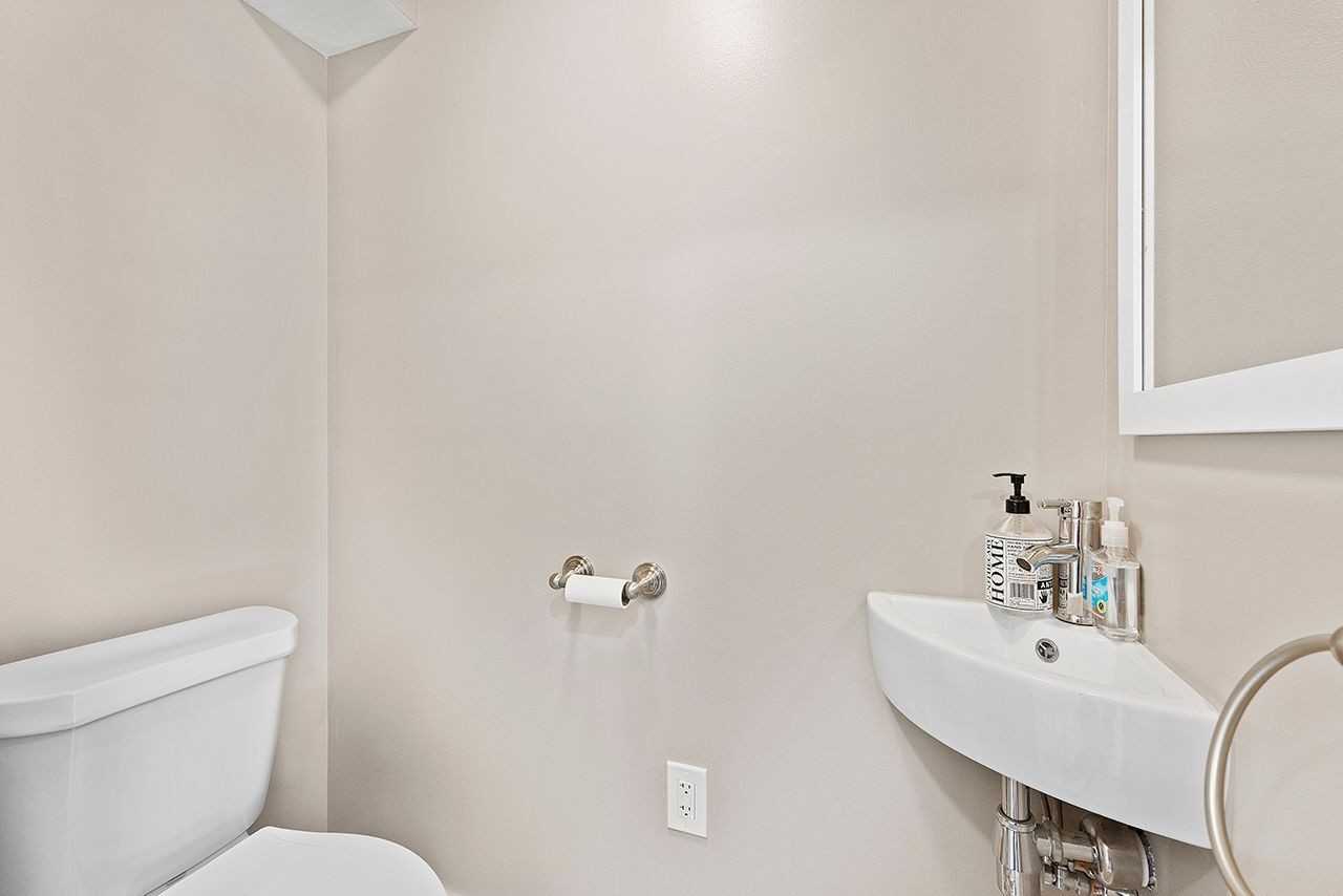 529 Spruce St - Photo 2 of 33