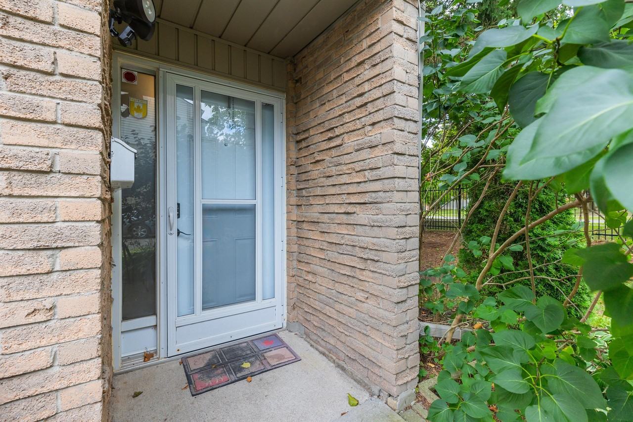 Sandringham Cres. 122-159 - Photo 2 of 25