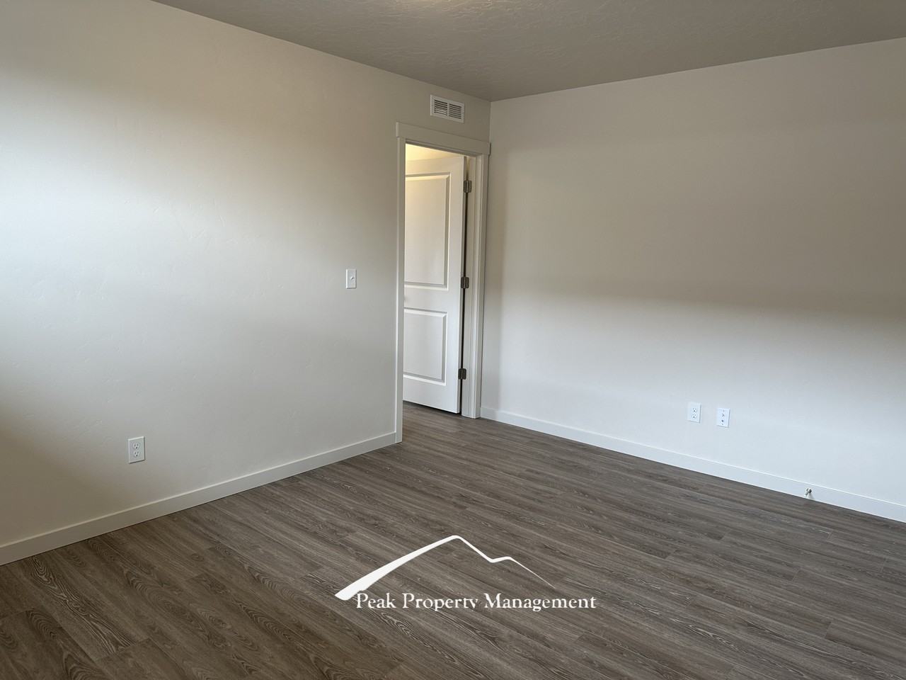 16550 N Franklin Blvd #16550 - Photo 4 of 19