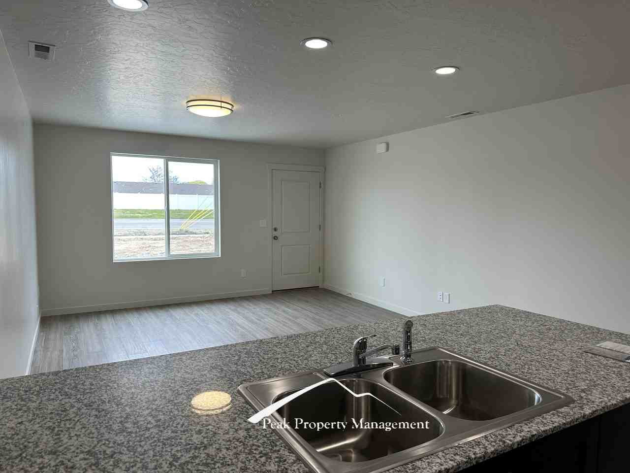 16550 N Franklin Blvd #16550 - Photo 7 of 19
