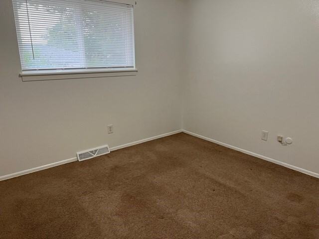 121 Gardner Dr - Photo 2 of 13