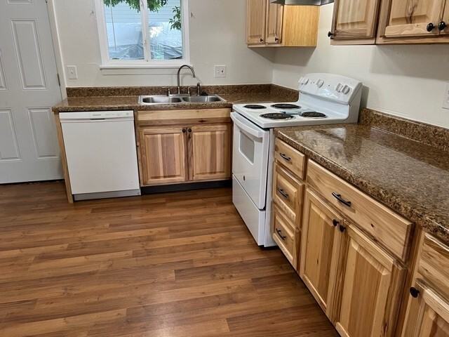 121 Gardner Dr - Photo 3 of 13