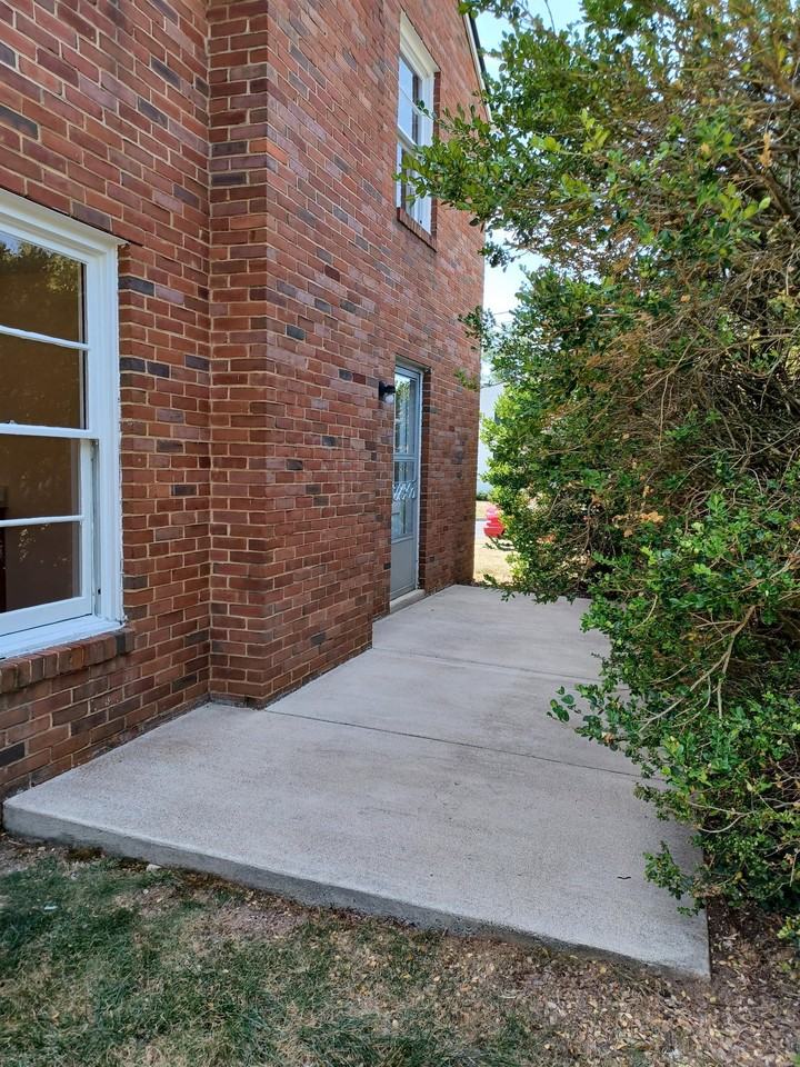 220 E Whitlock Ave #1 - Photo 4 of 15