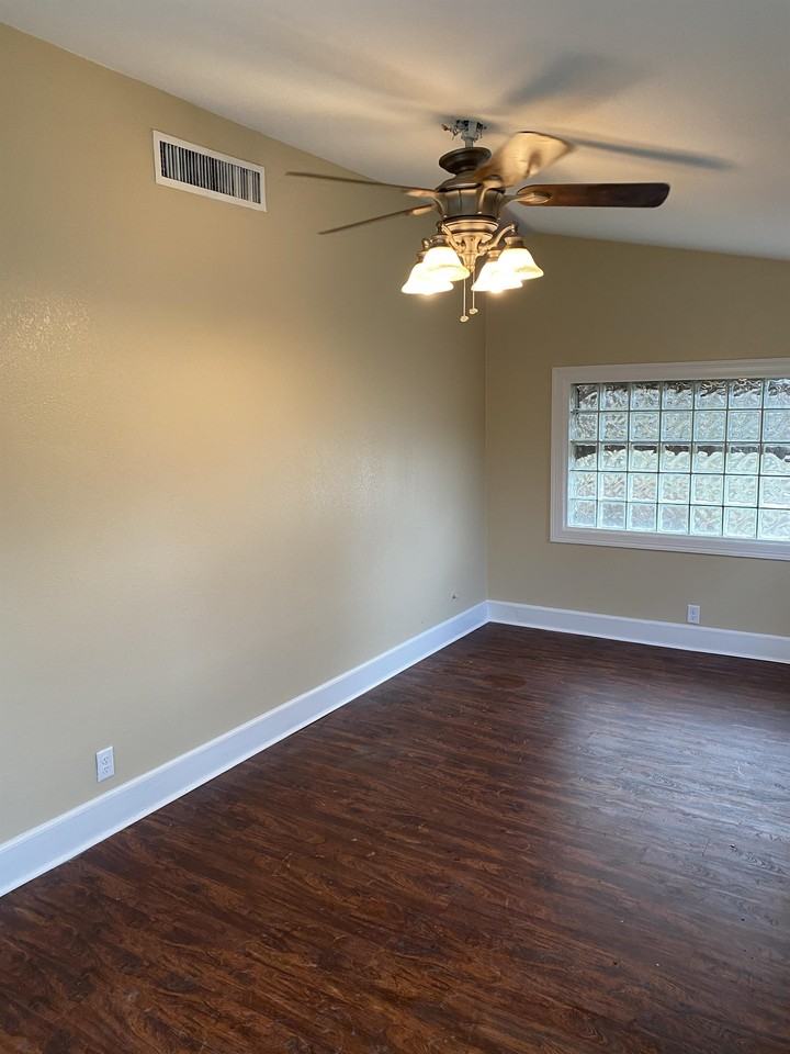 301 Opal Lake Dr - Photo 3 of 12