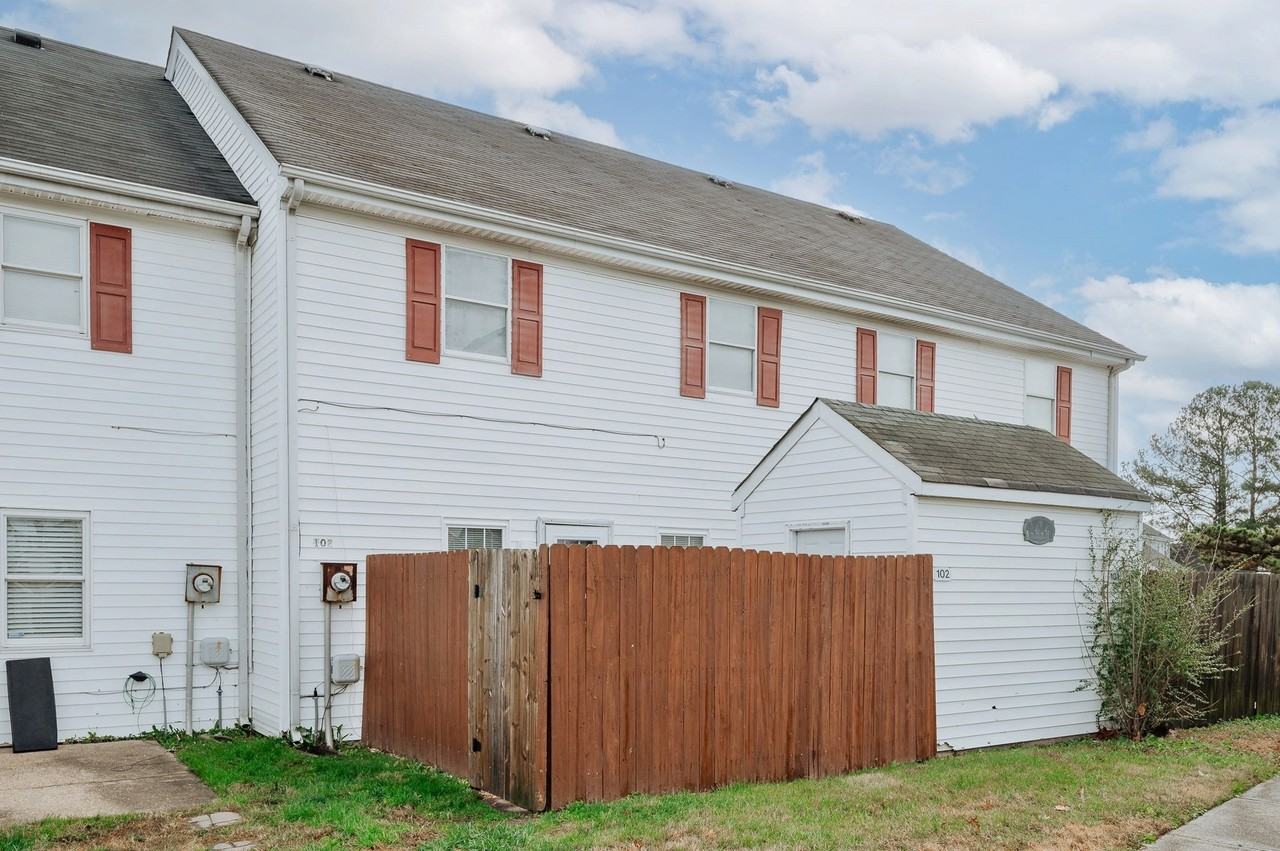 1404 Wendfield Dr #102 - Photo 3 of 35