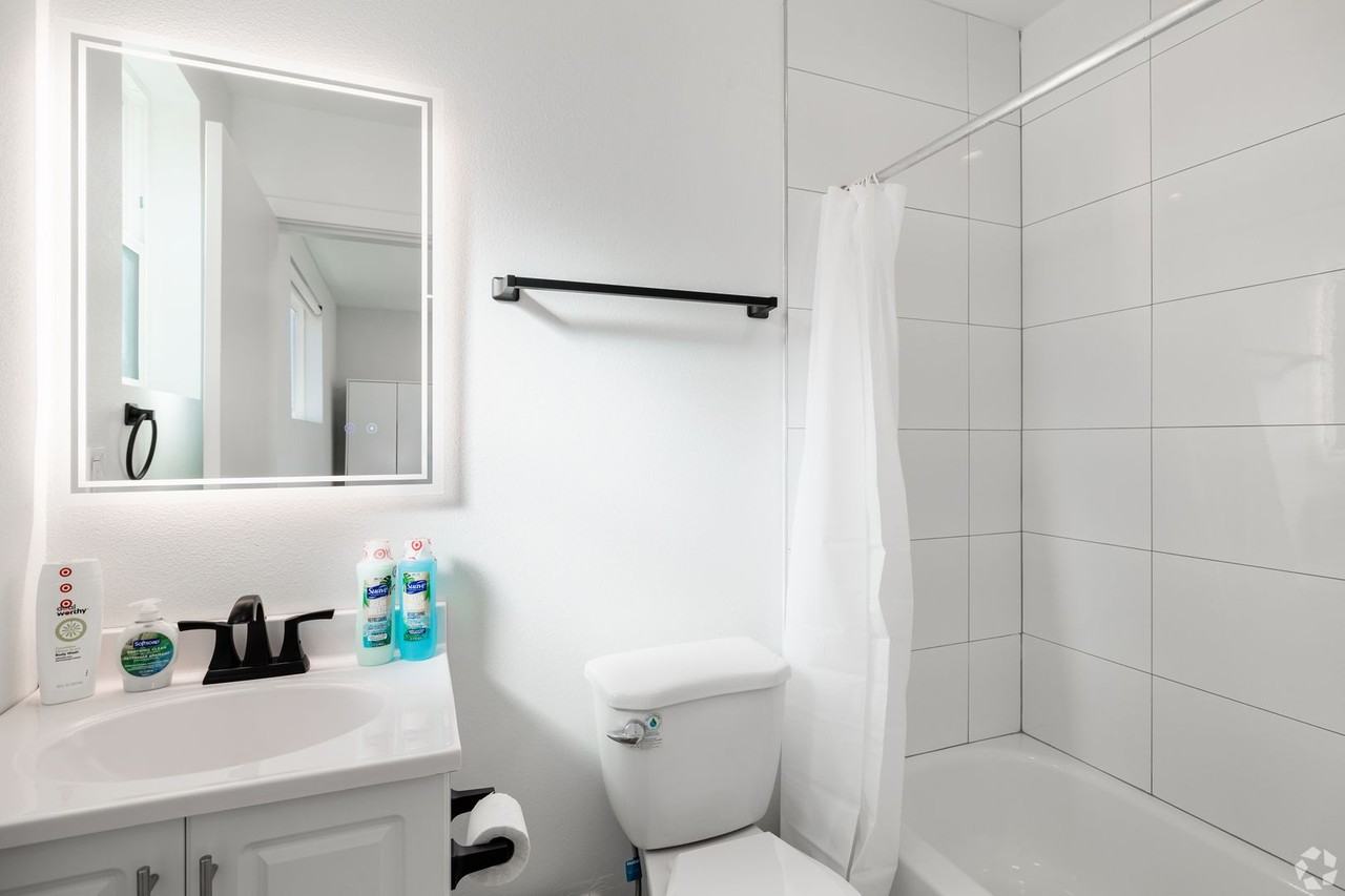 3001 Van Buren Pl - Photo 3 of 4