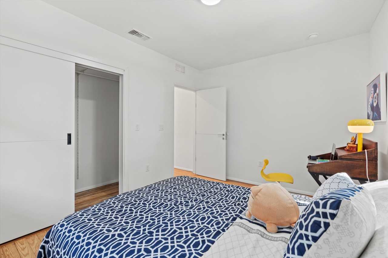 1504 Perry St #206 - Photo 4 of 50