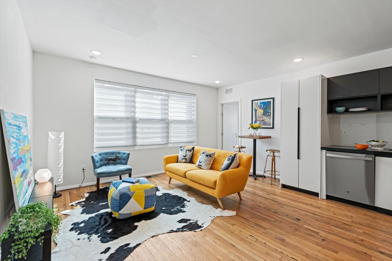 1504 Perry St #206 - Photo 5 of 50