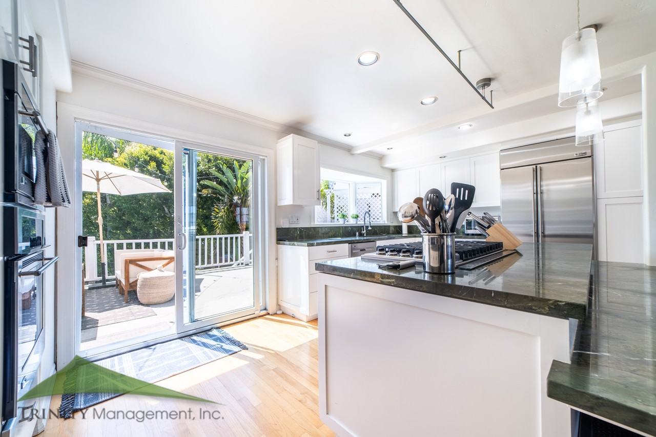 13785 Nogales Dr - Photo 4 of 20