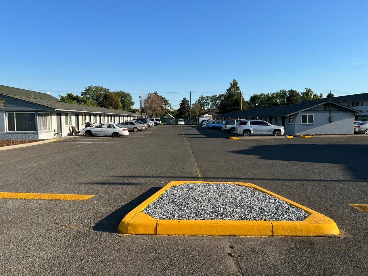 Columbia Apartments Yakima - Photo 2 of 9