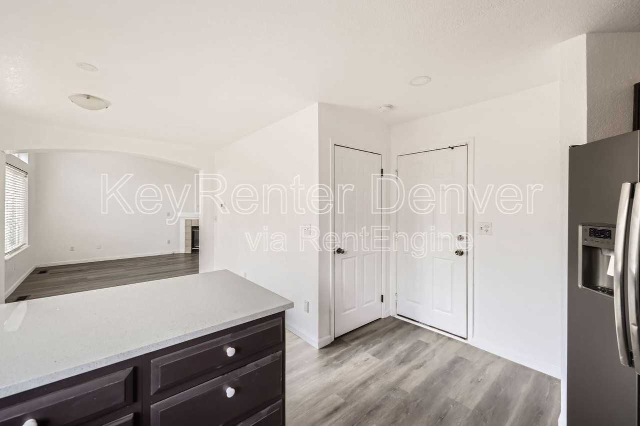 12194 Crabapple St - Photo 2 of 12