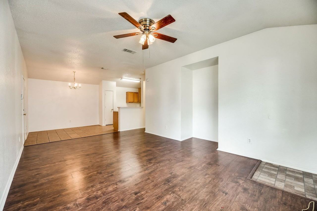 10340 Blackjack Oaks Dr - Photo 4 of 24