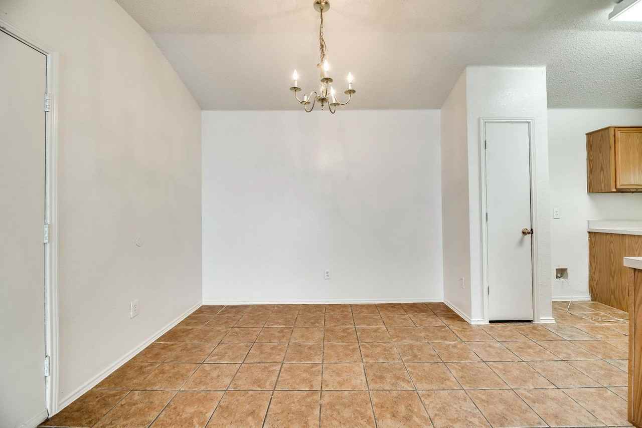 10340 Blackjack Oaks Dr - Photo 5 of 24