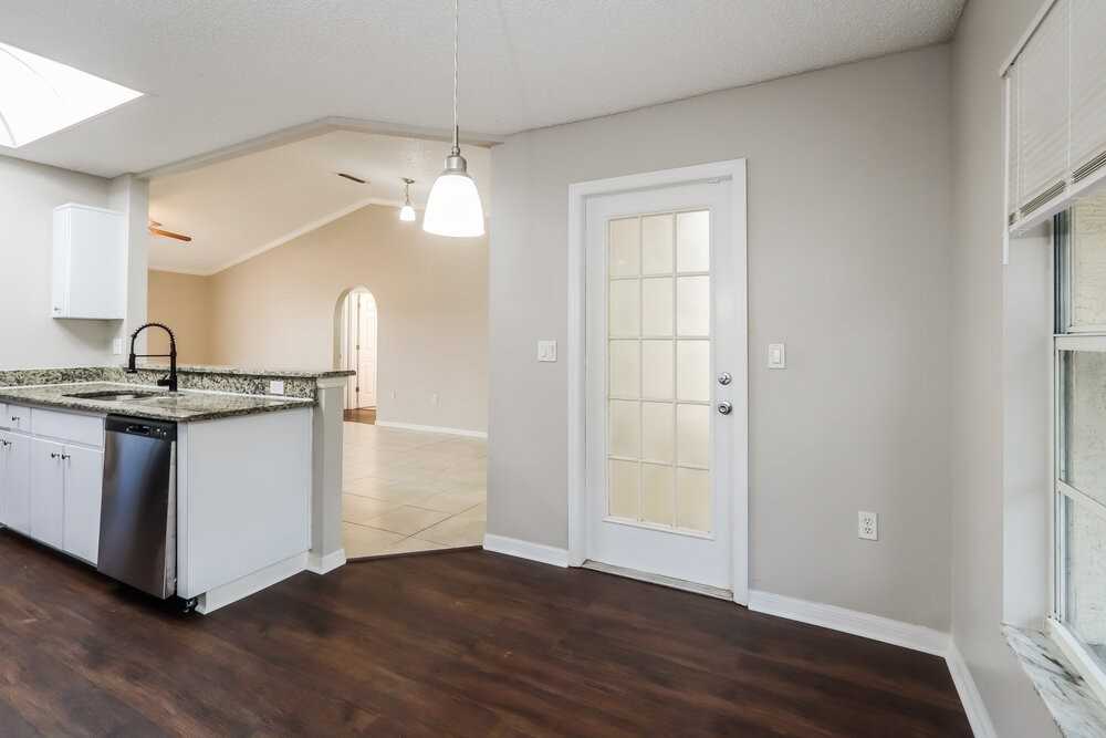 18725 Parade Rd - Photo 5 of 16