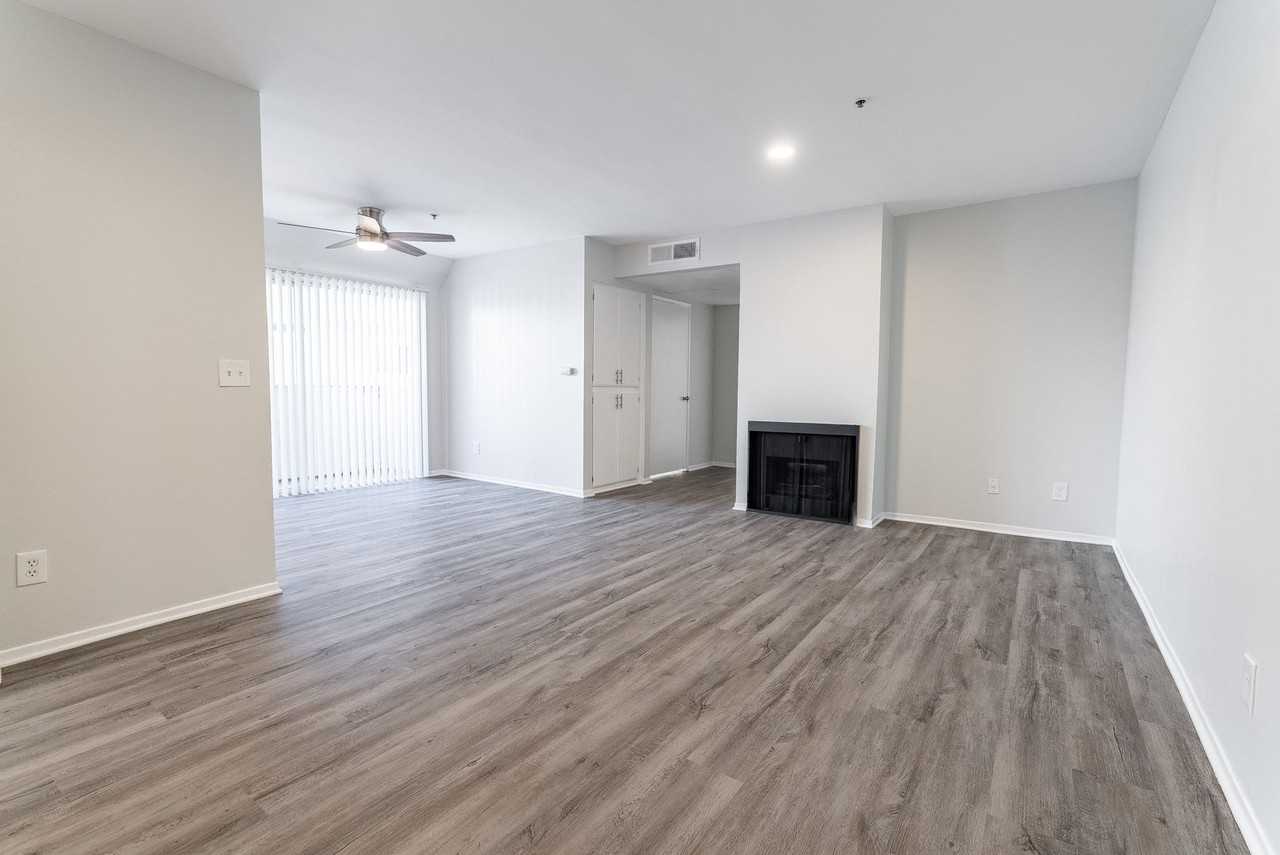 10755 Kling Street - Photo 7 of 33