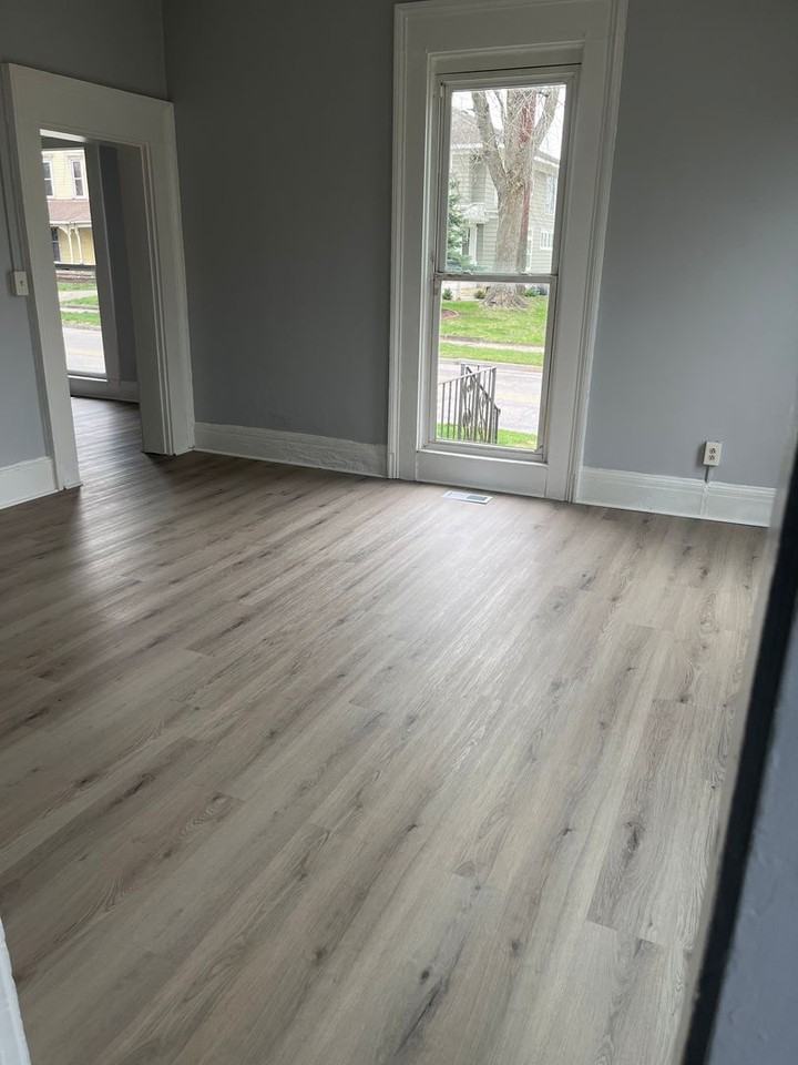 215 W Pike St - Photo 2 of 13