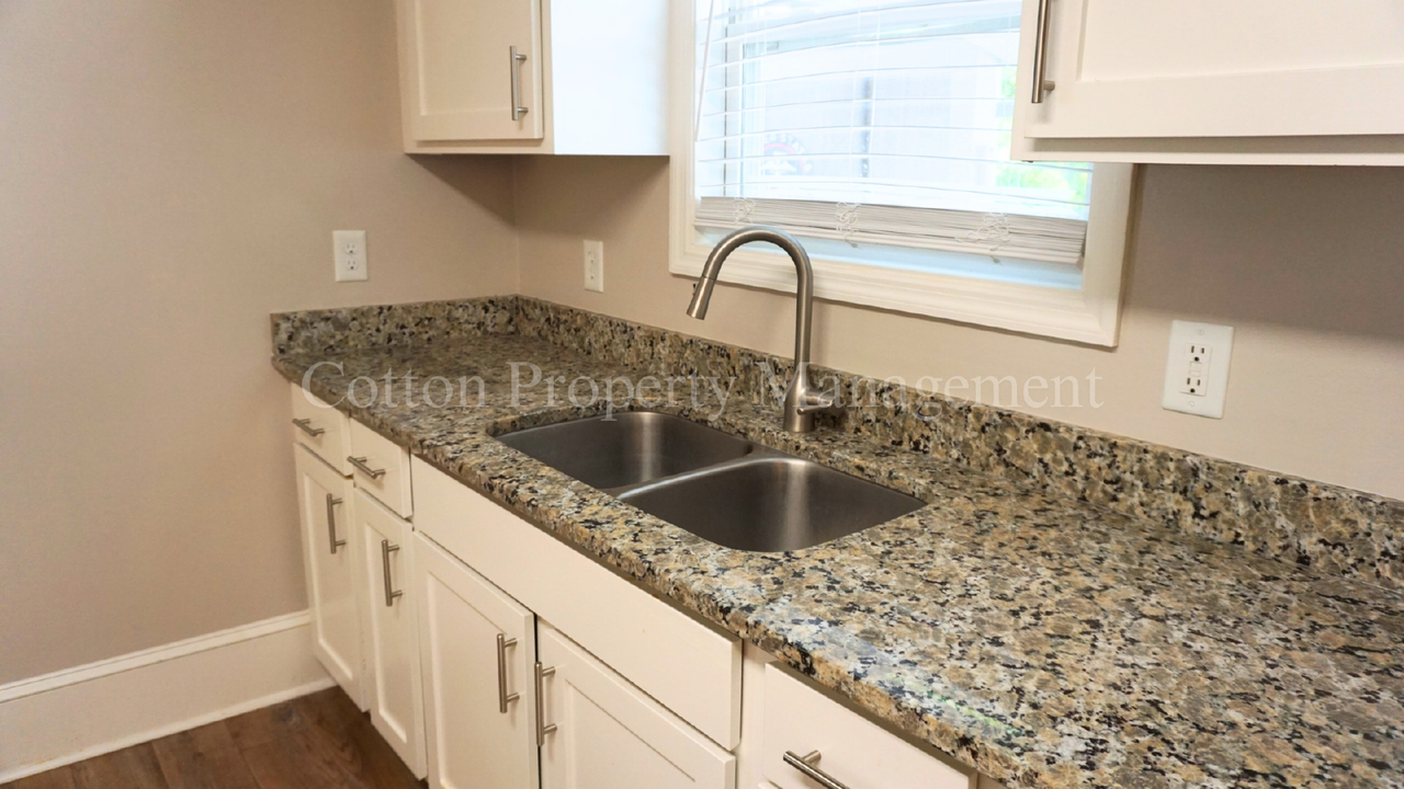 605 Harnett St - Photo 3 of 18