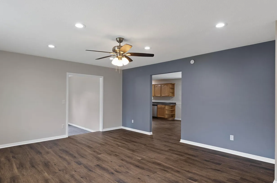 111 Thames Dr #1 - Photo 2 of 8