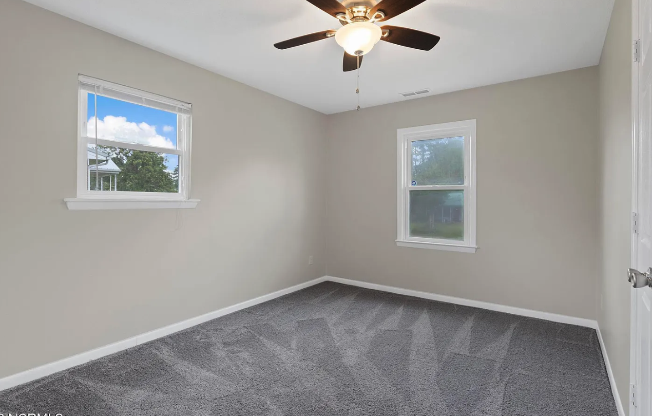 111 Thames Dr #1 - Photo 7 of 8