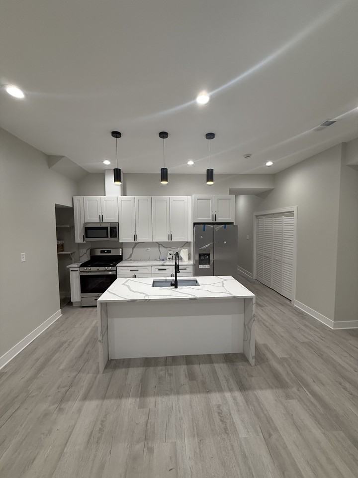 2933 W Lexington St #1 - Photo 4 of 7