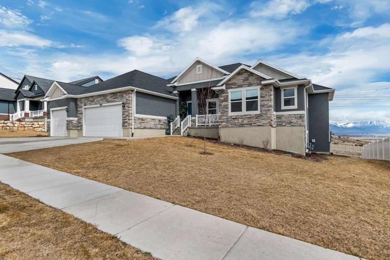 984 N High Pass Dr Saratoga Springs, UT 84045 - Photo 3 of 50