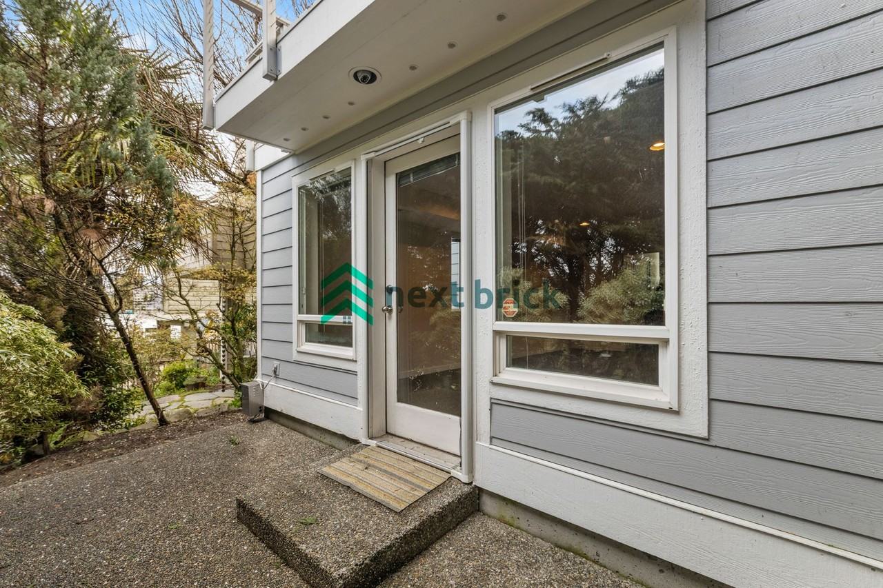 1547 30th Ave S - Photo 2 of 27