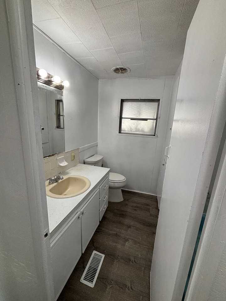 106 52nd Avenue Plaza West - Photo 7 of 19